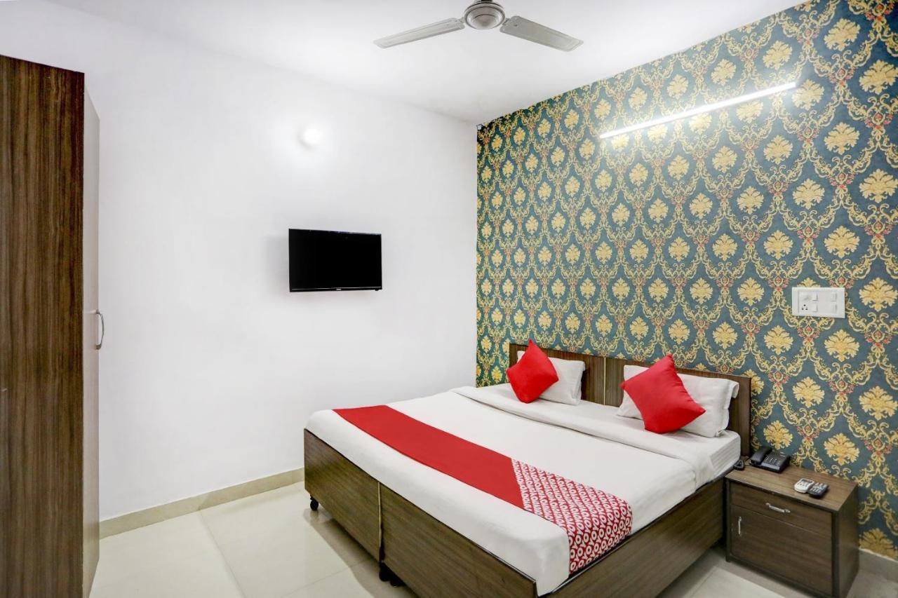 Hotel O Blissbourn Új-Delhi Kültér fotó