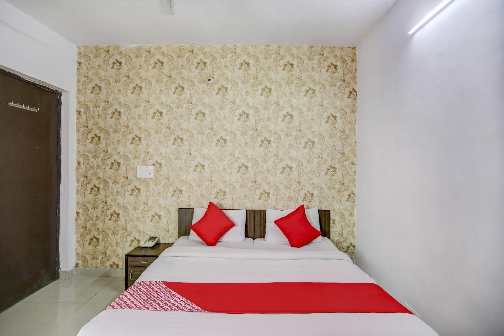 Hotel O Blissbourn Új-Delhi Kültér fotó